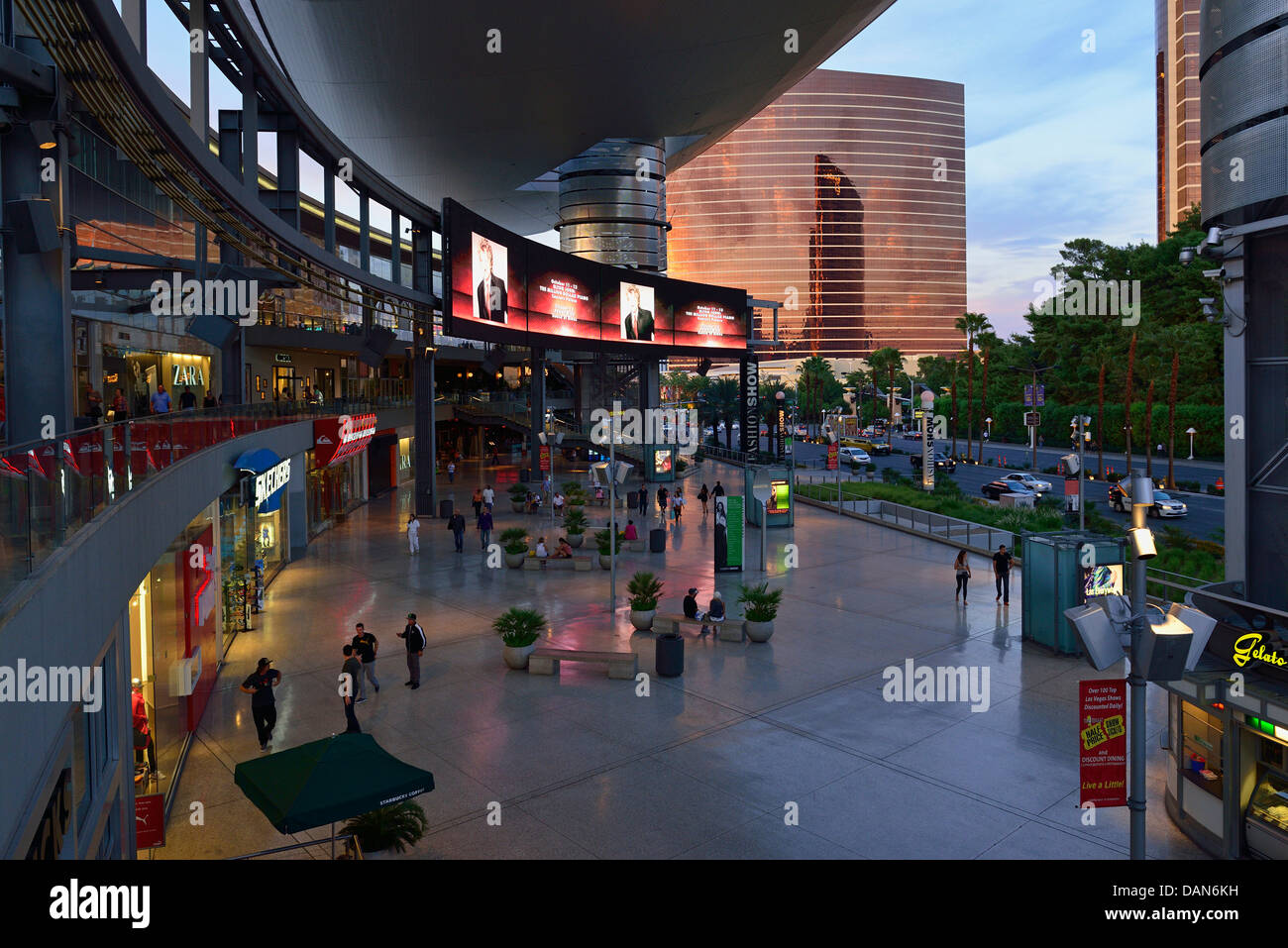 Outdoor fashion show hires stock photography and images Alamy