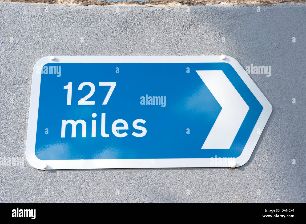 Blue sign with white arrow hires stock photography and images Alamy
