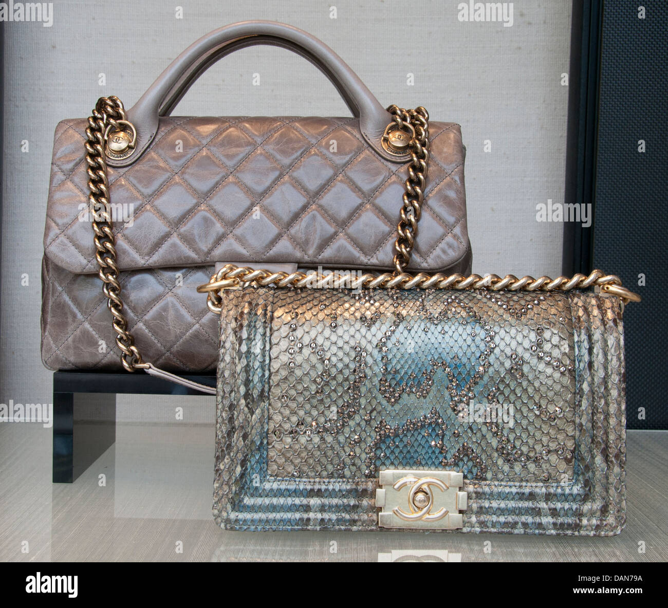 Chanel bag hi-res stock photography and images - Alamy