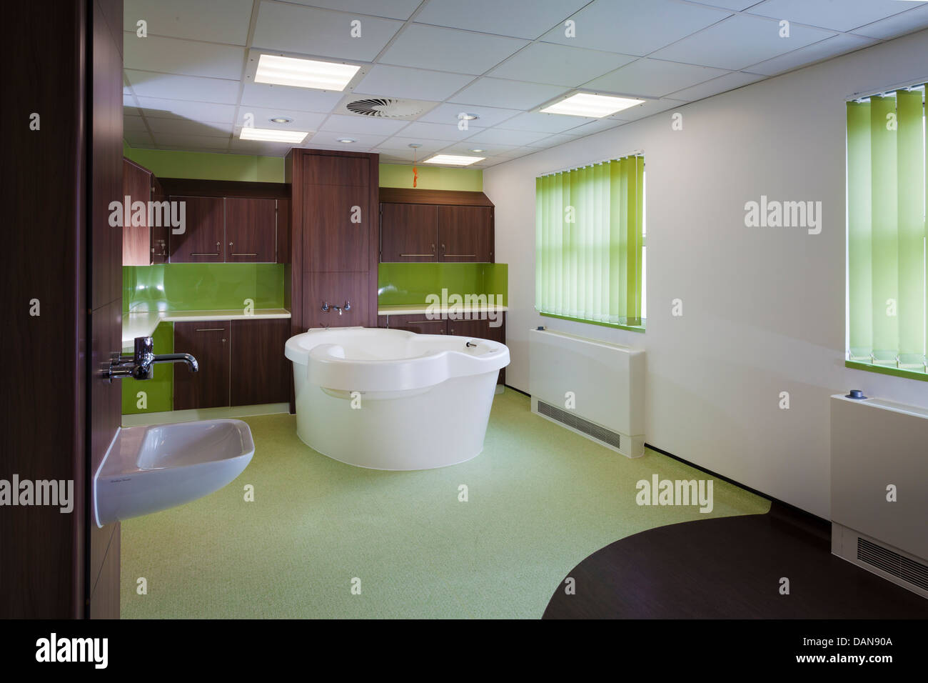 Birthing room and pool at Royal Hampshire County Hospital Winchester. Stock Photo