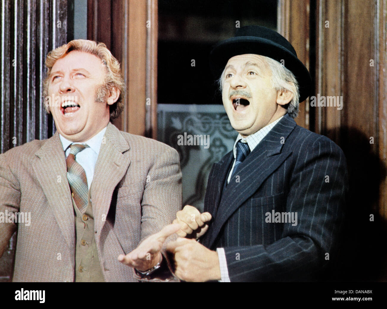 NEVER MIND THE QUALITY FEEL THE WIDTH (TV) (1967-1971) JOHN BLUTHAL, JOE LYNCH, NMTQ 005 MOVIESTORE COLLECTION LTD Stock Photo