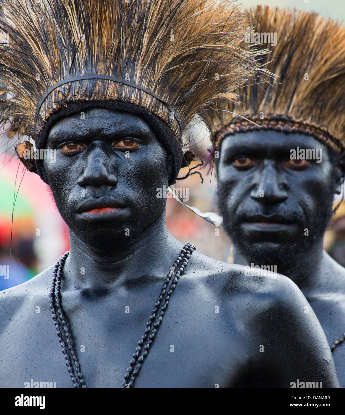 [Image: tribal-men-painted-shiny-black-and-weari...DANARR.jpg]