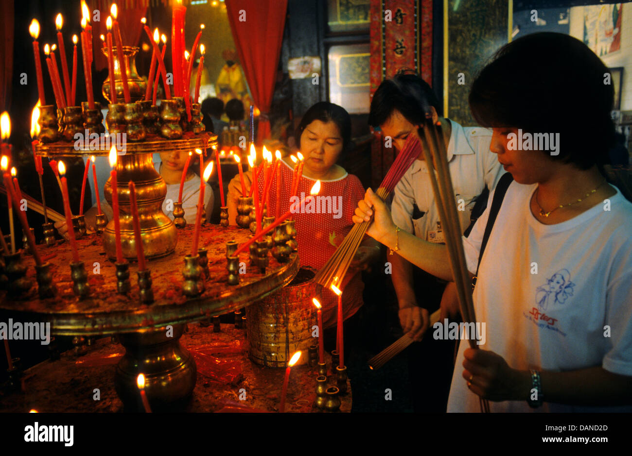 Prayers and offerings in the Chinese temple Kuan Yin Teng Stock Photo