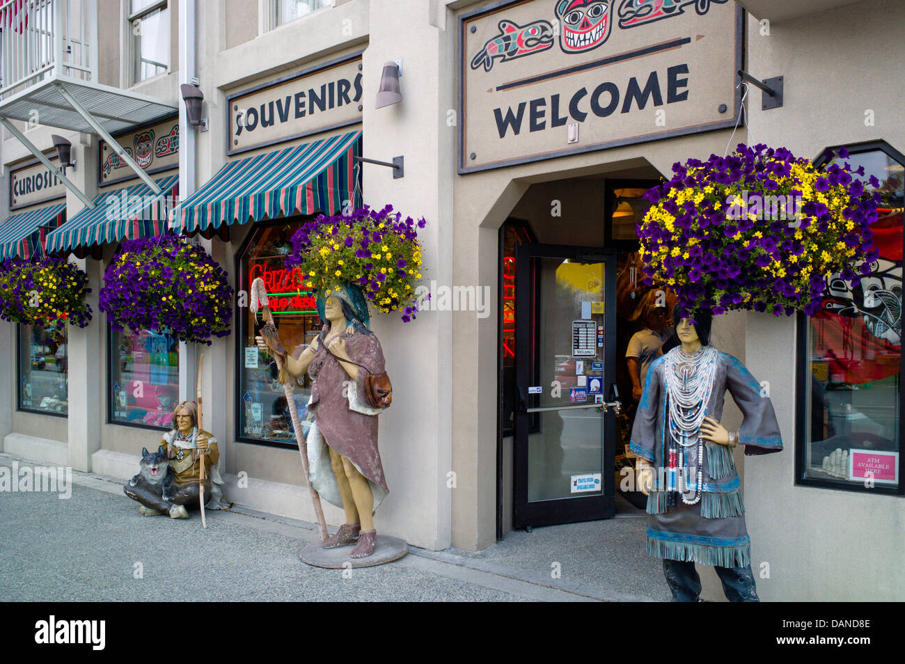 Lifesize statues of Native American Indians decorate the Grizzly's Unique Alaskan Gifts store, Anchorage, Alaska, USA Stock Photo