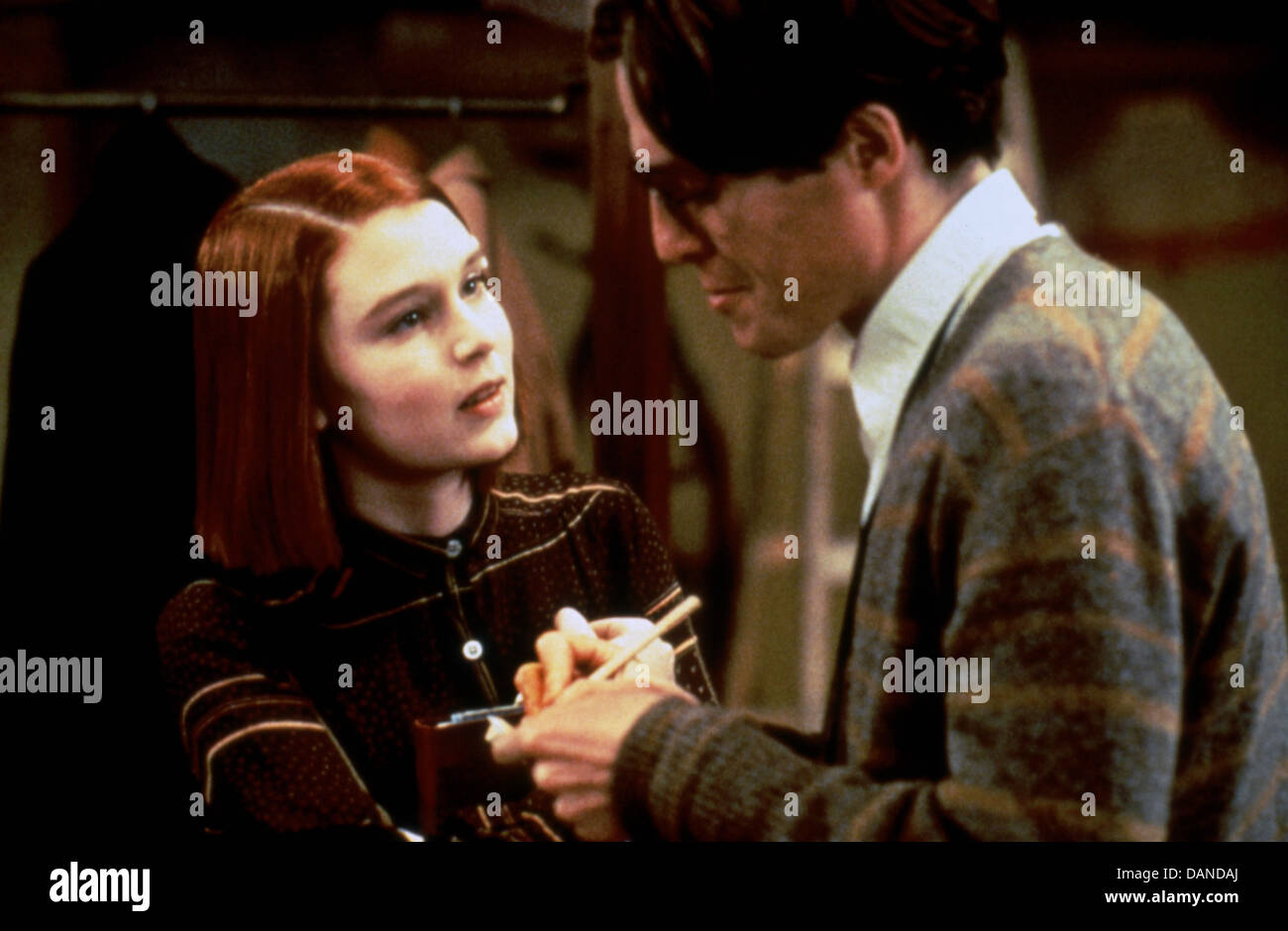 AN AWFULLY BIG ADVENTURE (1995) NEWL 007 CATES; HUGH GRANT; MIKE NEWELL (DIR