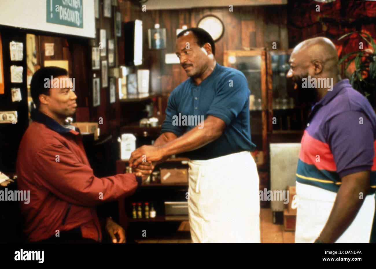 I'M GONNA GIT YOU SUCKA (1988) BERNIE CASEY JIM BROWN ISAAC HAYES KEENEN  IVORY WAYANS (DIR) IGYS 006 MOVIESTORE COLLECTION LTD Stock Photo - Alamy