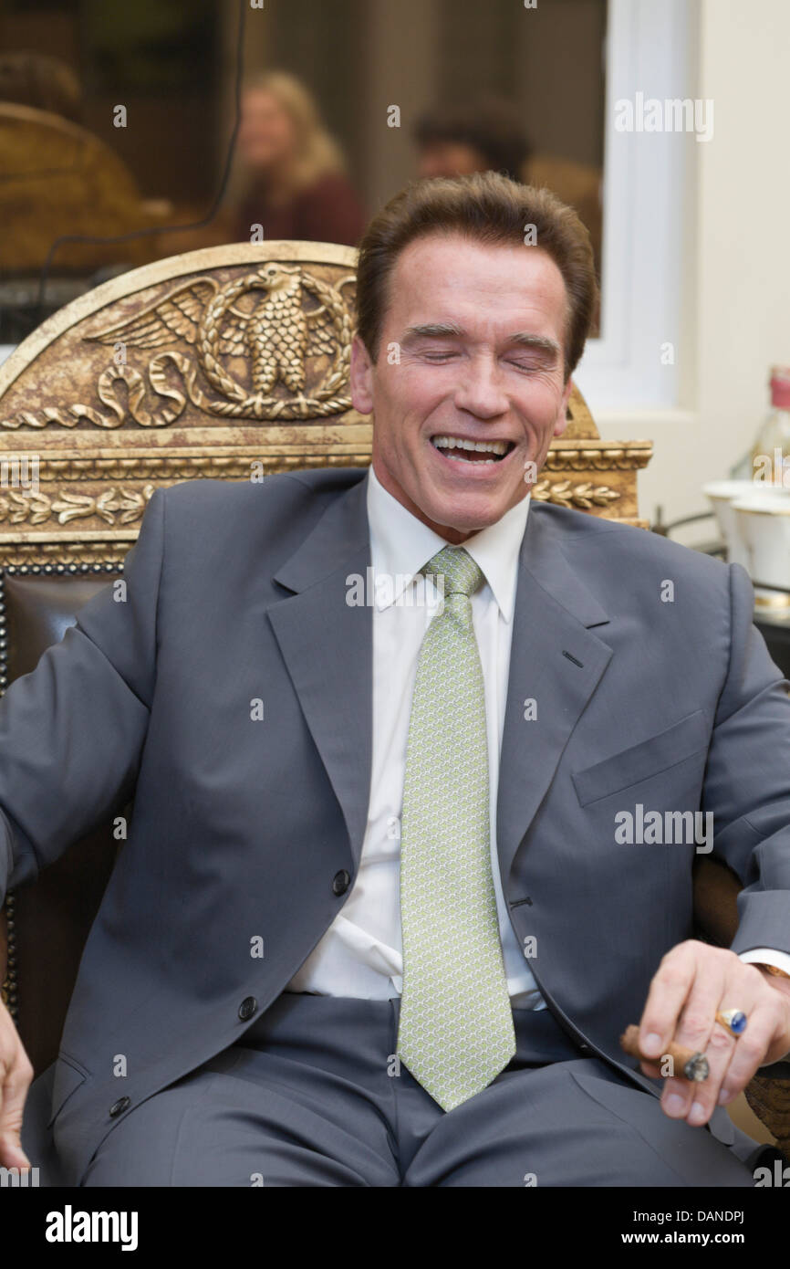 SANTA MONICA CA. - Actor/governor Arnold Schwarzenegger being