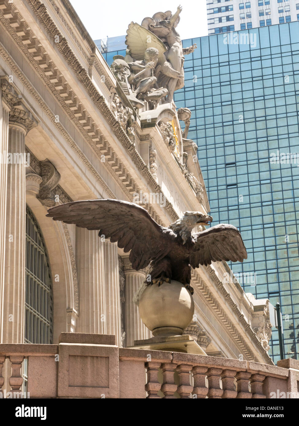 Eagle statue grand central terminal hires stock photography and images