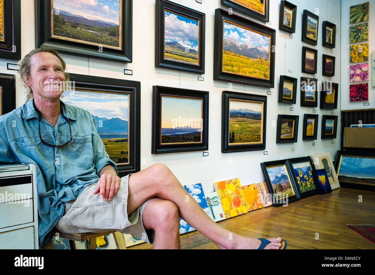 Artist Stephen Smalzel, Smalzel - Mayfield gallery during the annual ArtWalk festival, Salida, Colorado, USA Stock Photo