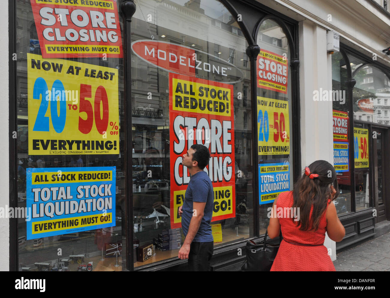 Modelzone London Live model in shop store window hi-res stock photography and images - Alamy