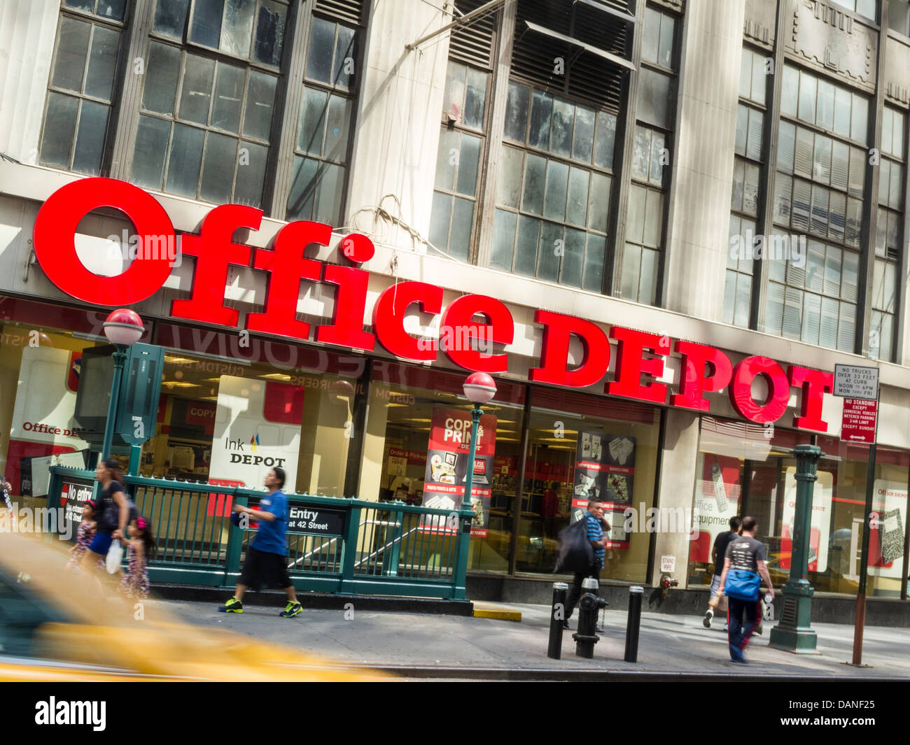 Office depot storefront hires stock photography and images Alamy