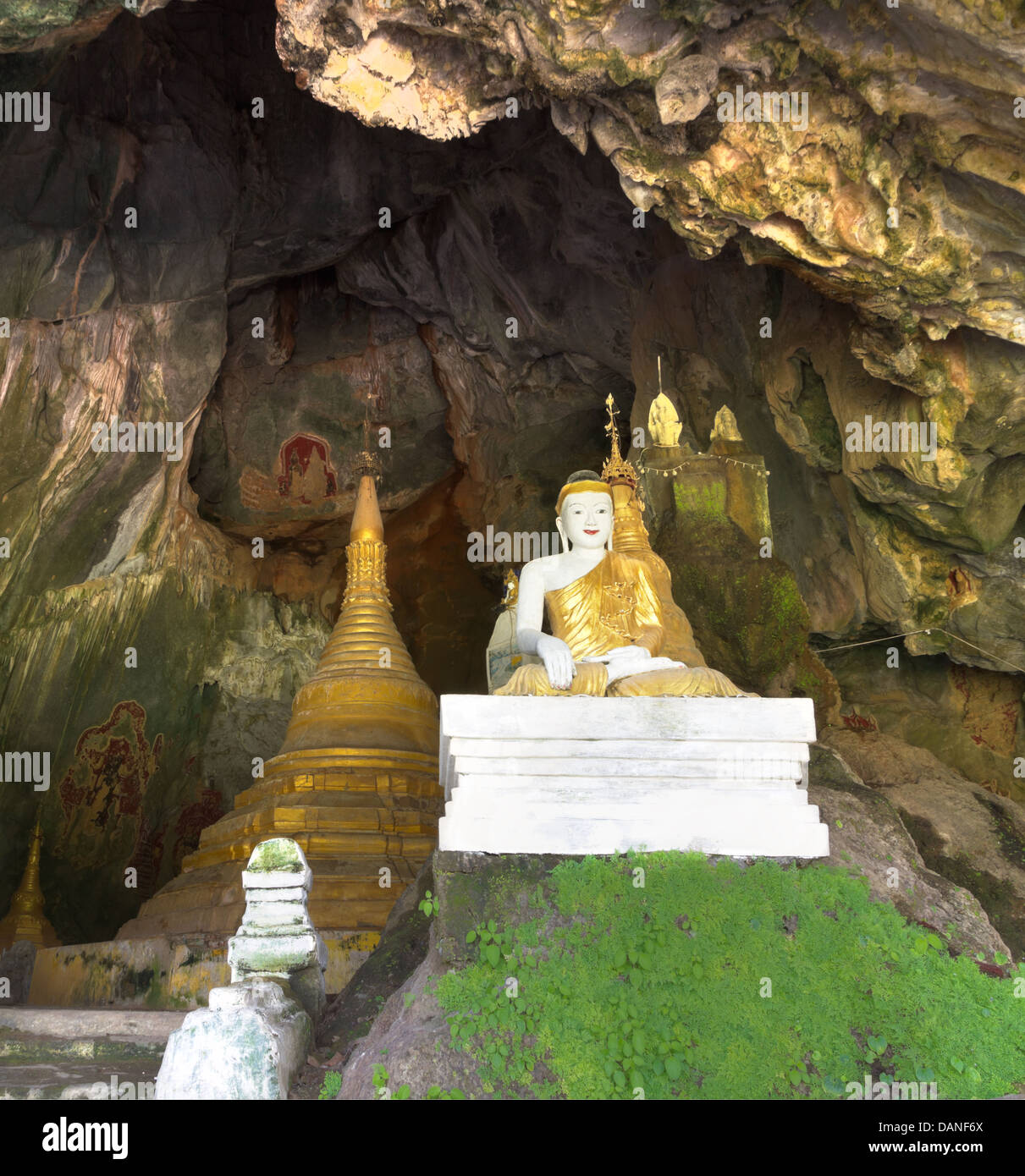 Stupas, buddhas and wall paintings of Saddar cave, Hpa-An, Burma Stock Photo