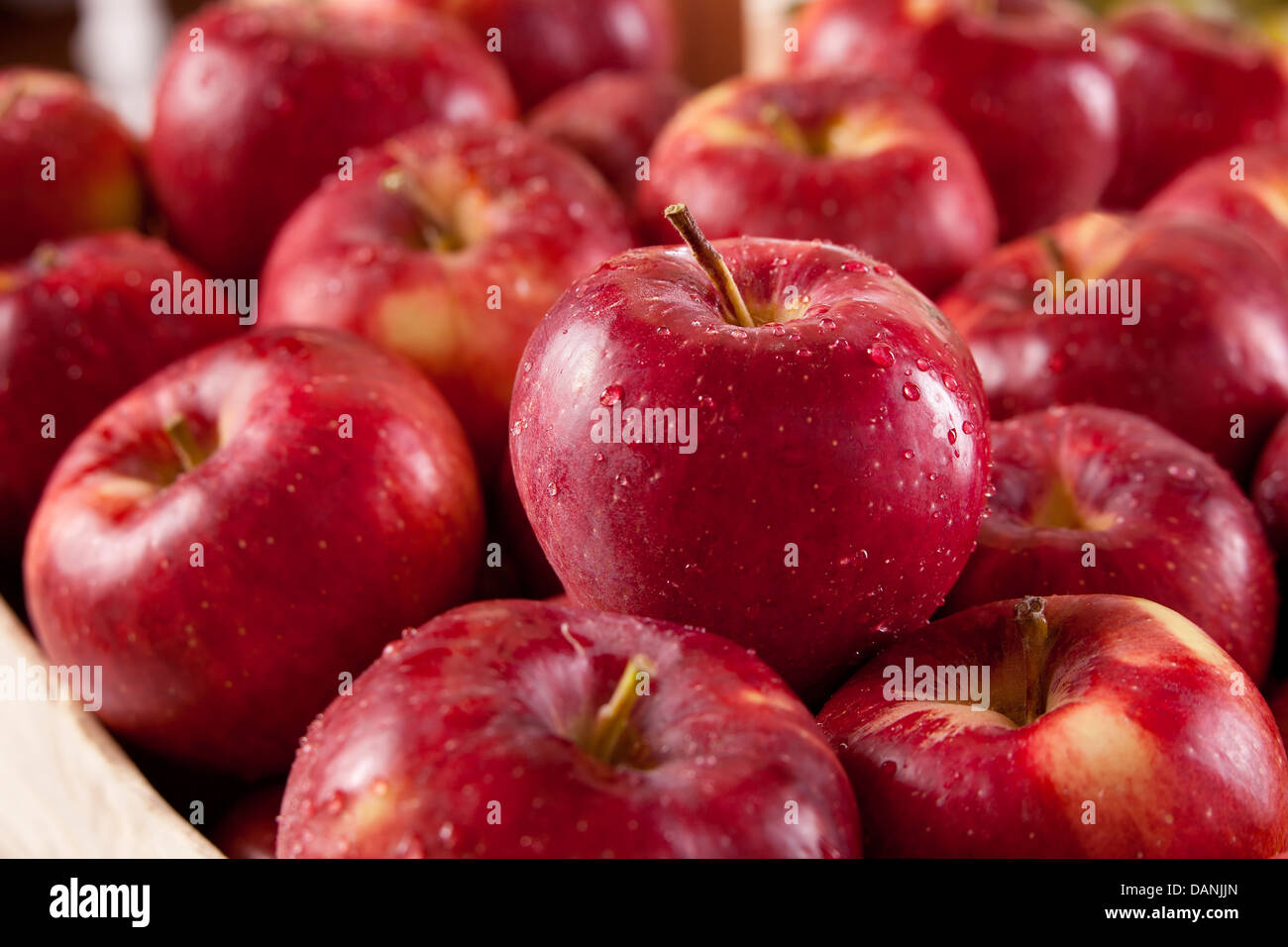 Lots of red apple with drops Stock Photo - Alamy