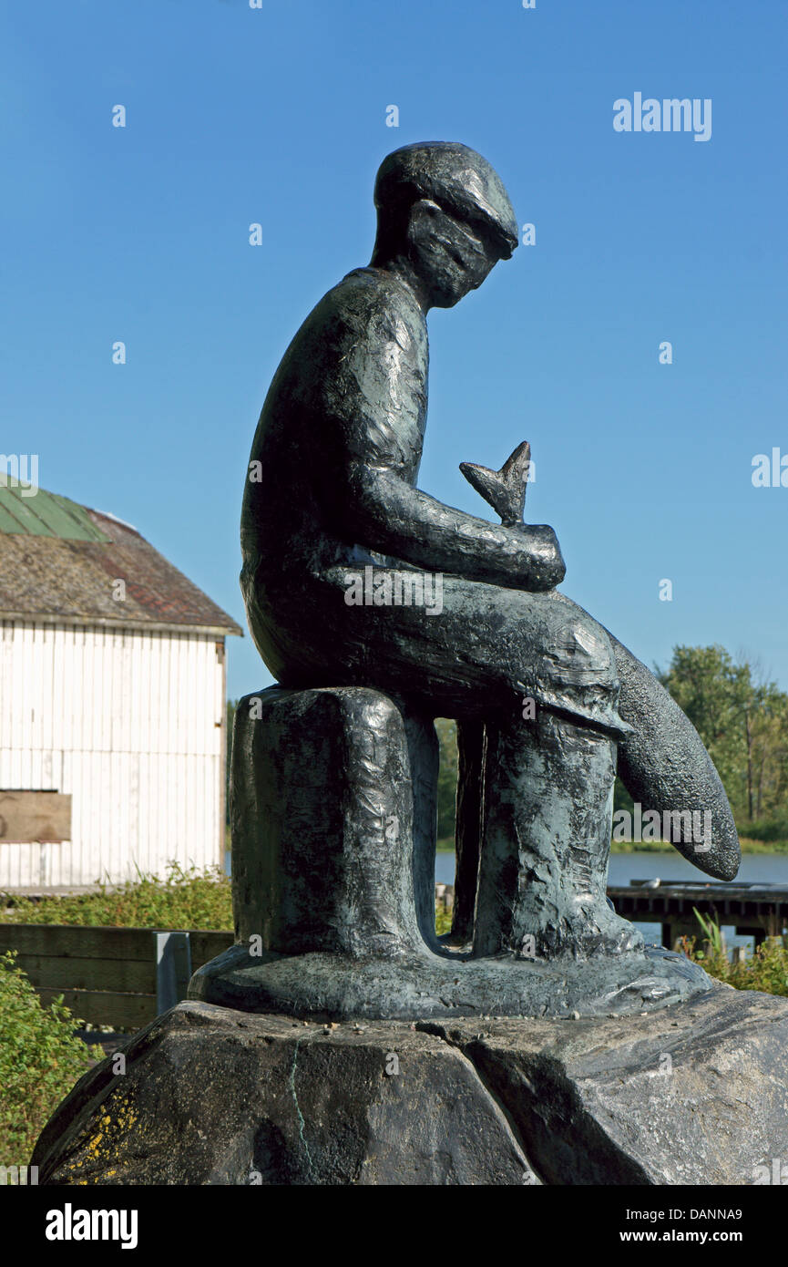 Black bronze Japanese Fishermen's Memorial statue in the Britannia