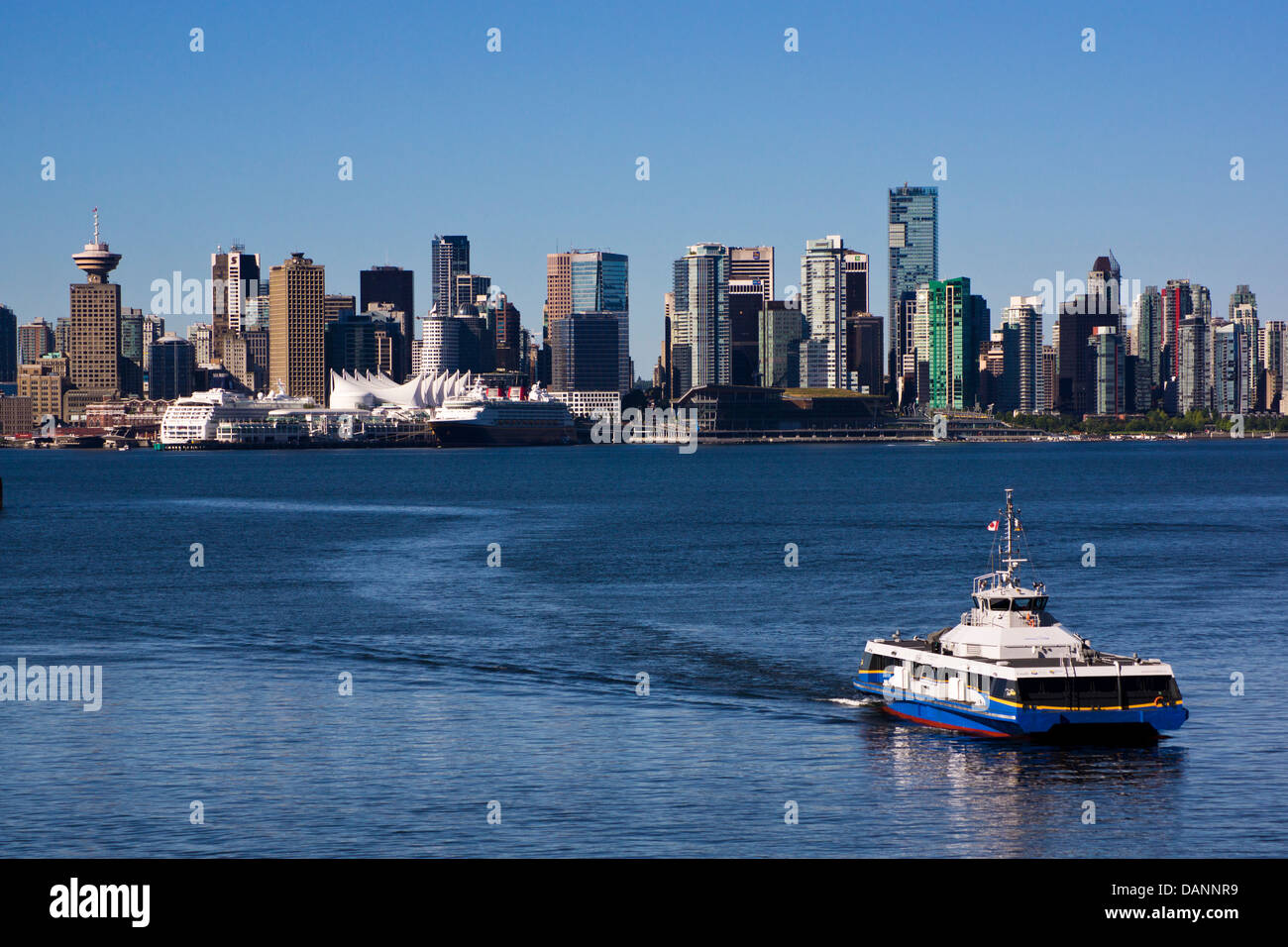 Seabus Seabus crossing Burrard Inlet, Vancouver skyline in background Stock ...