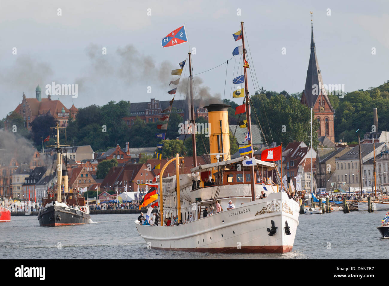 The Hamburg steamship 'Schaarhoern' puts out to sea during the traditional steamship race on the Flensburg Fjord in Flensburg, Germany, 08 July 2011. Along with many other steamships and other steam driven engines, the event 'Dampf Rundum' is the largest steamer spectacle in Europe, according to the event organizers. Photo: Markus Scholz Stock Photo