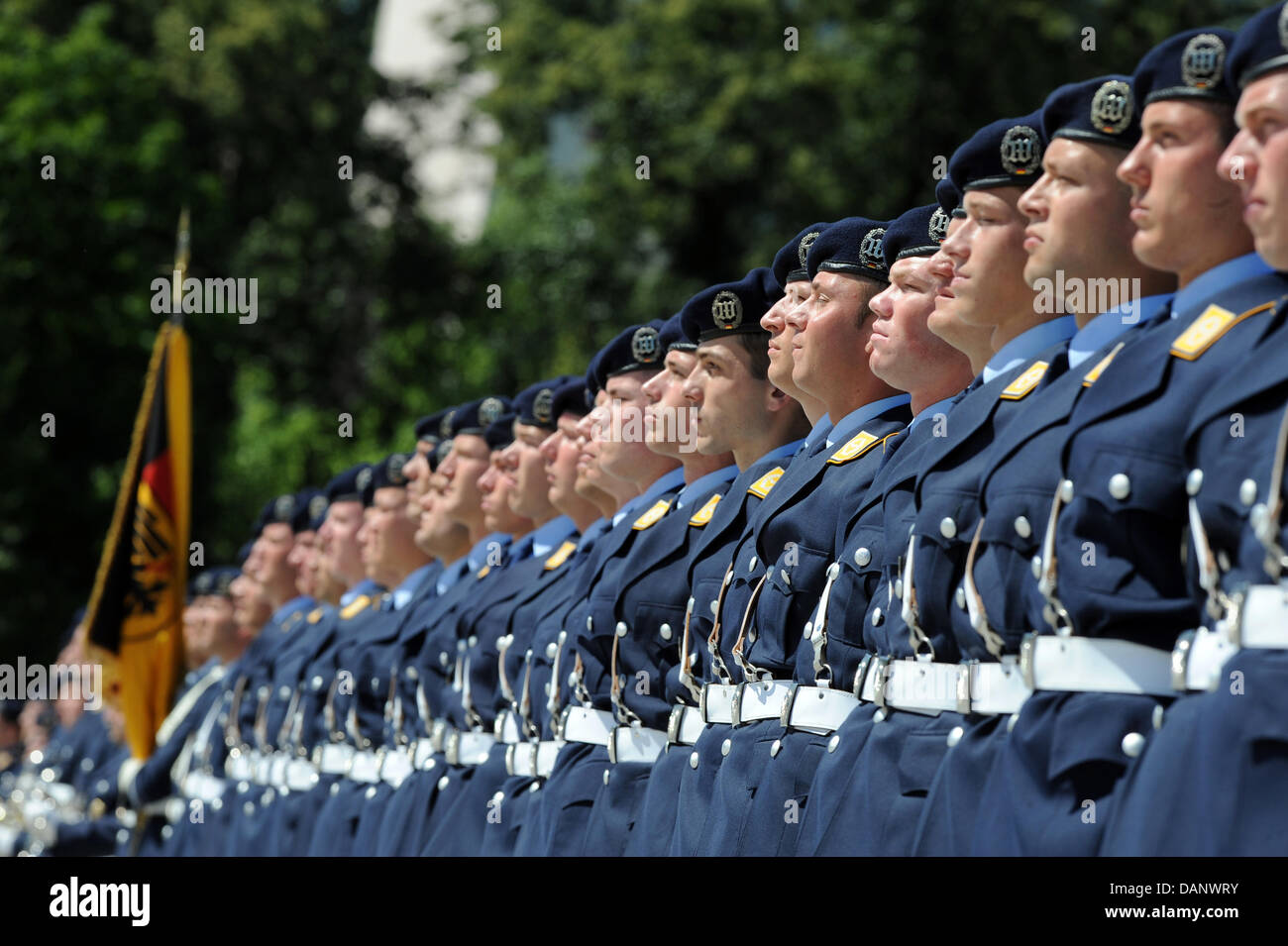 Bundeswehr soldiers in dress uniform hi-res stock photography and ...