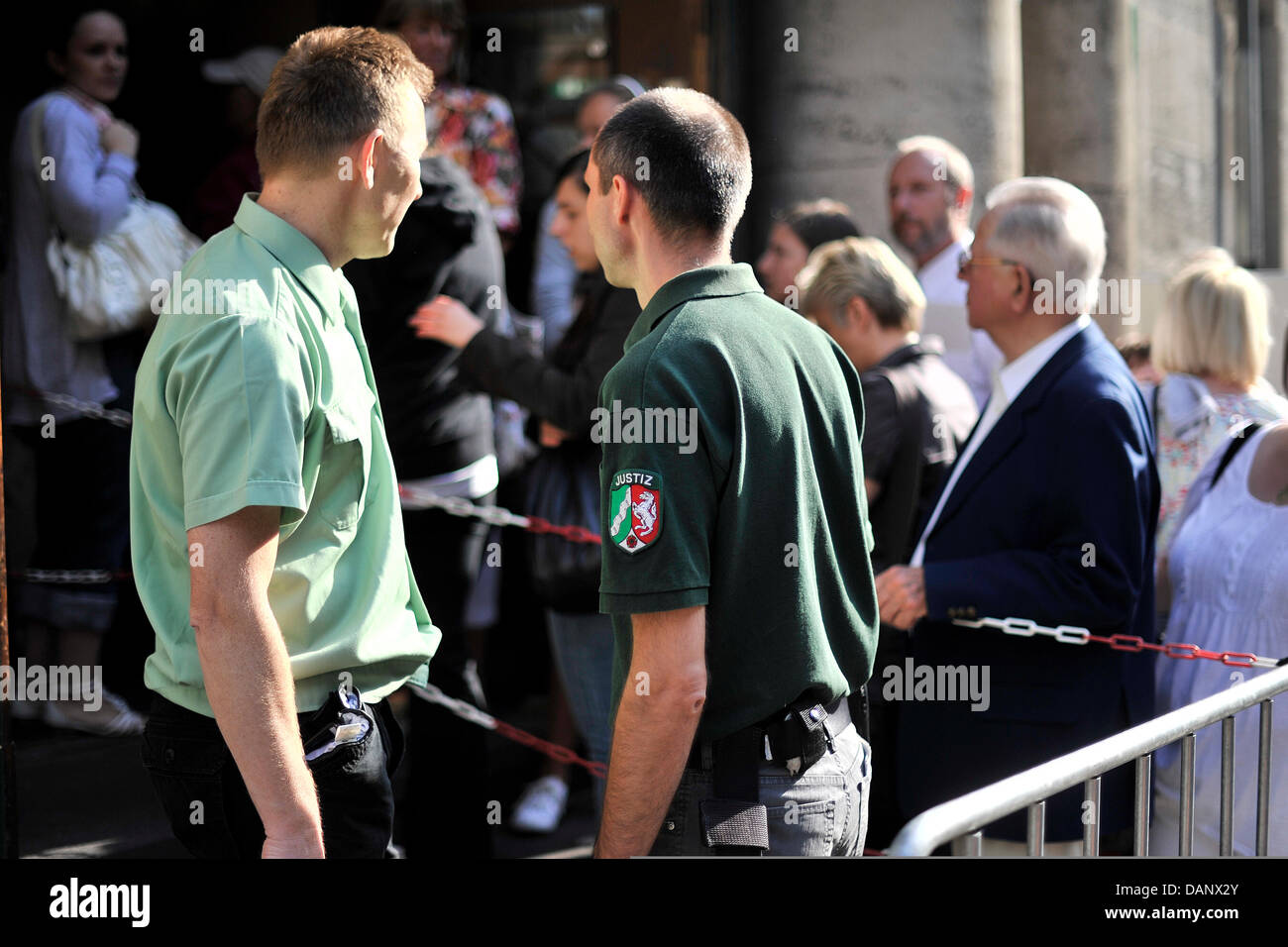 Court officers observes the visitors waiting in front of the courthouse in Krefeld, Germany, 12 July 2011. The trial begins into the muder of 10 year old Mirco and the accused has admitted to killing the boy. Mirco disappeared on his way home and after 145 days, his body was found. Photo: Marius Becker Stock Photo