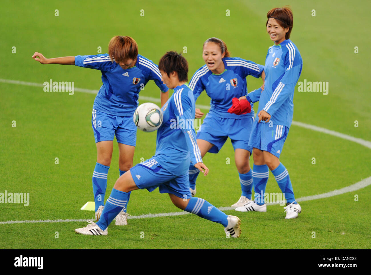 Asuna Tanaka (l-r), Megumi Takase, Karina Maruyama and Kozue Ando of Japan fight for the ball during a training session of the team in Frankfurt, Germany 12 July 2011. Japan faces Sweden in the semi-final match of the FIFA Women's World Cup in Frankfurt on 13 July 2011. Foto: Arne Dedert dpa/lhe Stock Photo