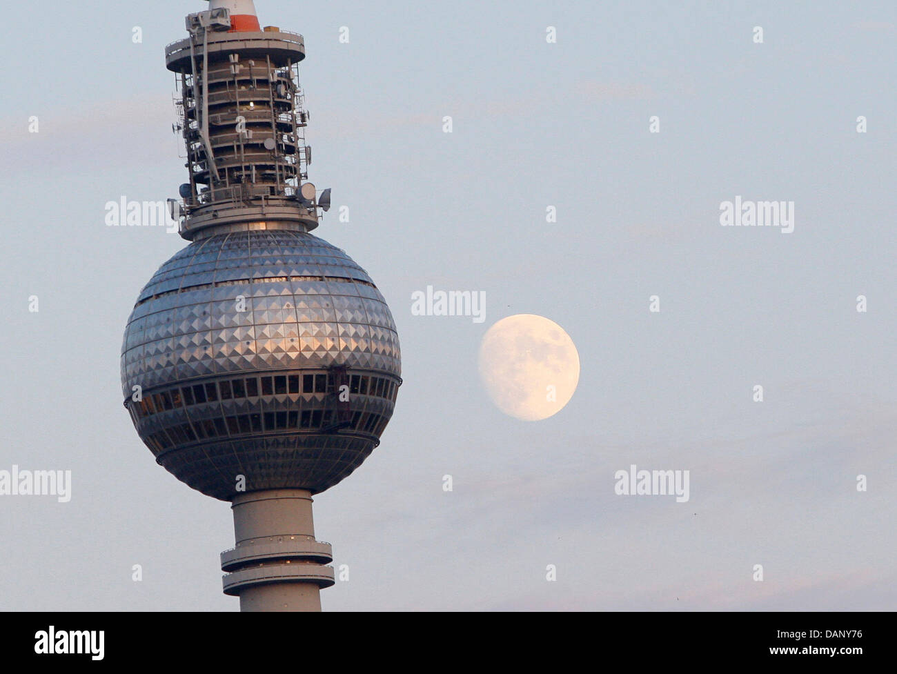The moon rises behind the TV tower in Berlin, Germany, 12 July 2011. Photo: Florian Schuh Stock Photo