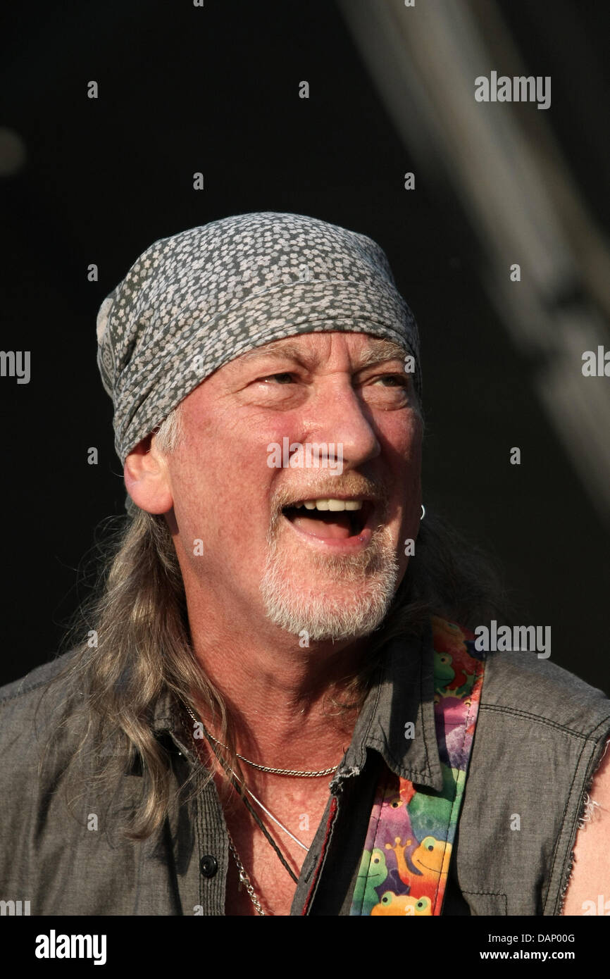 The bassist of the rockband 'Deep Purple', Roger Glover performs on
