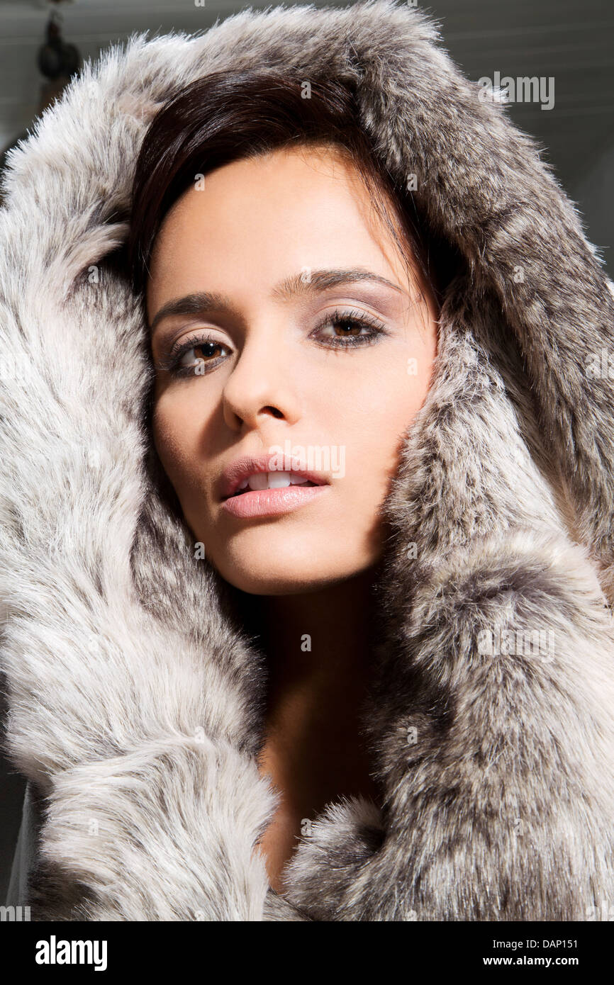 Woman in fur coat hi-res stock photography and images - Alamy