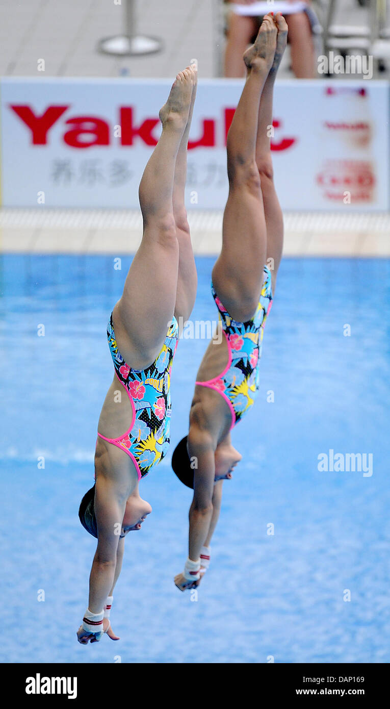Germany s Christin Steuer front And Nora Subschinski Dive During The