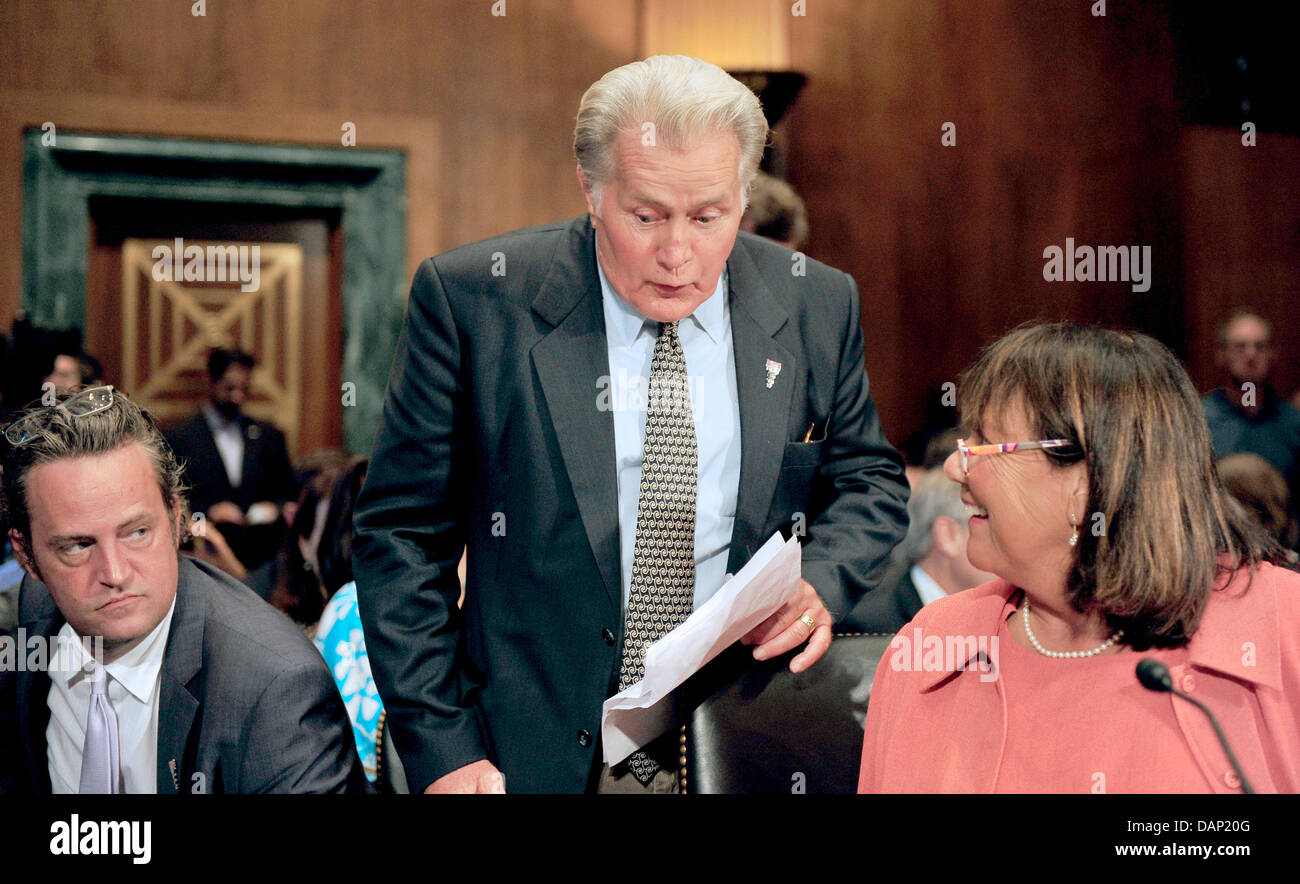 Actor Martin Sheen (C) prepares to take his seat to testify during a hearing before the United States Senate Committee on the Judiciary Subcommittee on Crime and Terrorism on 'Drug and Veterans Treatment Courts: Seeking Cost-Effective Solutions for Protecting Public Safety and Reducing Recidivism' in Washington, USA, on July 19, 2011. From left to right: Matthew Perry, Martin Sheen Stock Photo
