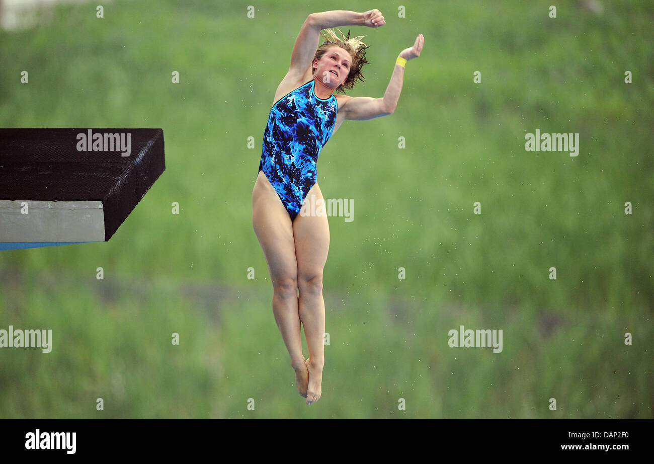 Germany's Nora Subschinski performs during the women's 10m platform final  at the 2011 FINA Swimming World Championships in Shanghai, China 21 July  2011. Photo: Hannibal dpa +++(c) dpa - Bildfunk+++ Stock Photo - Alamy