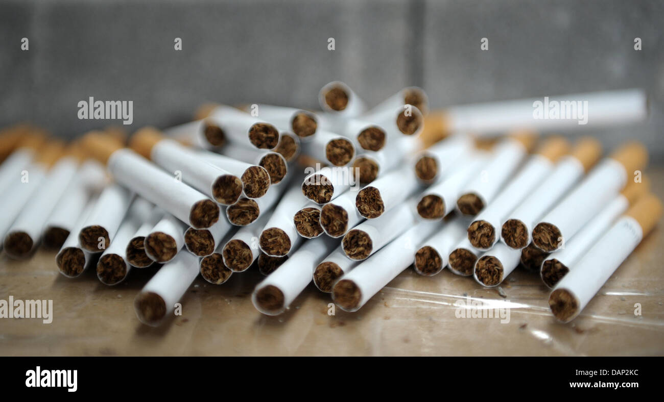 Fake cigarettes lie on a pallet above other fake Marlboro cigarette parcels without revenue stamp at a warehouse in Hamburg, Germany, 21 July 2011. The customs investigation office seizured 13 million cigerettes. Photo: CHRISTIAN CHARISIUS Stock Photo