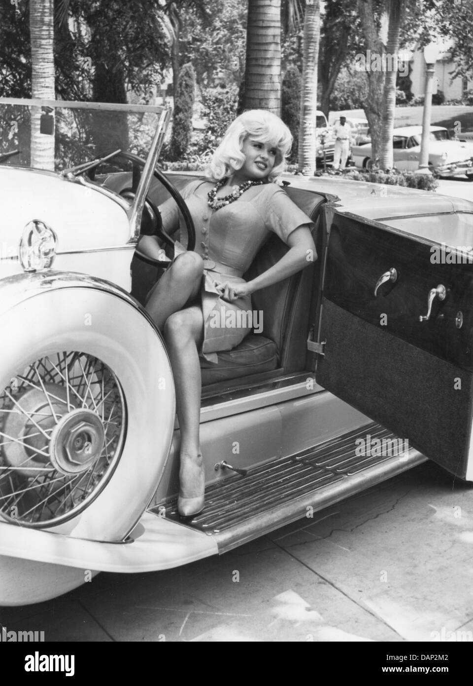 Jayne mansfield 1964 hi-res stock photography and images - Alamy, image size:960x1390