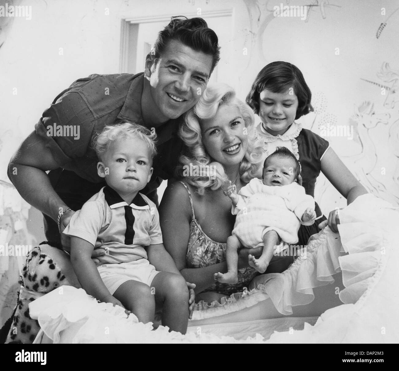 JAYNE MANSFIELD with second husband Mickey Hargitay about 1960 with their children Jayne at right, Mickey Jnr at left and Zoltan Stock Photo