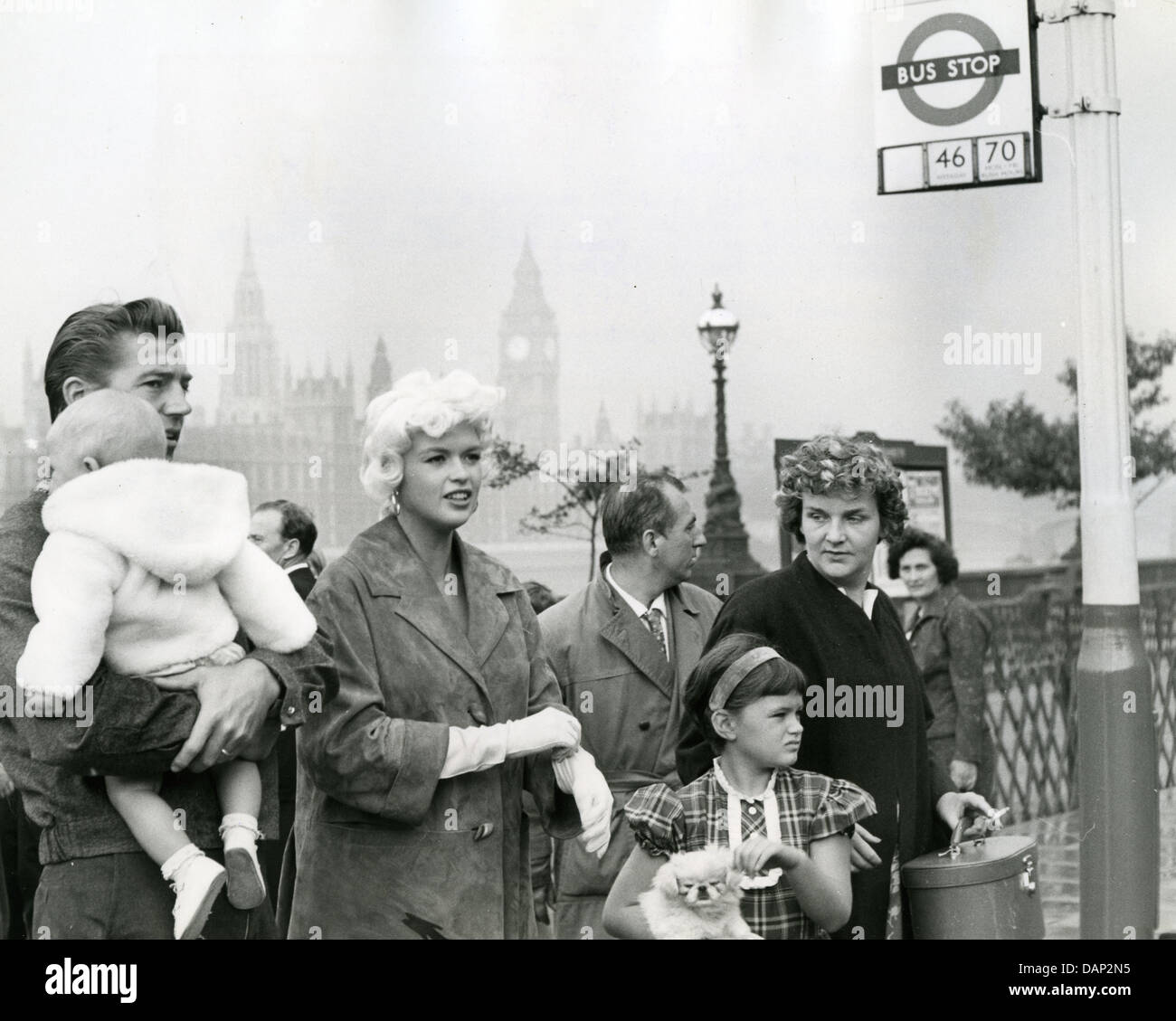JAYNE MANSFIELD husband Mickey Hargitay, daughter Jayne , son Zoltan and Nanny while filming Too Hot to Handle in London in 1960 Stock Photo