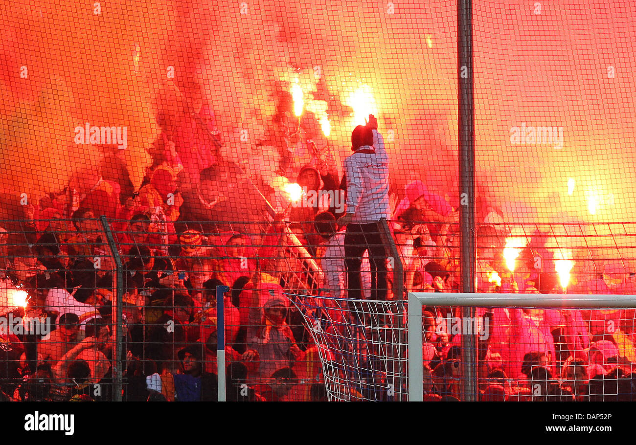 Fans of Galatasaray light flares during the friendly soccer match  Galatasaray Istanbul vs. Inter Milano at the Rewierpower stadium in Bochum,  Germany, 24 July 2011. Photo: Fabian Stratenschulte Stock Photo - Alamy