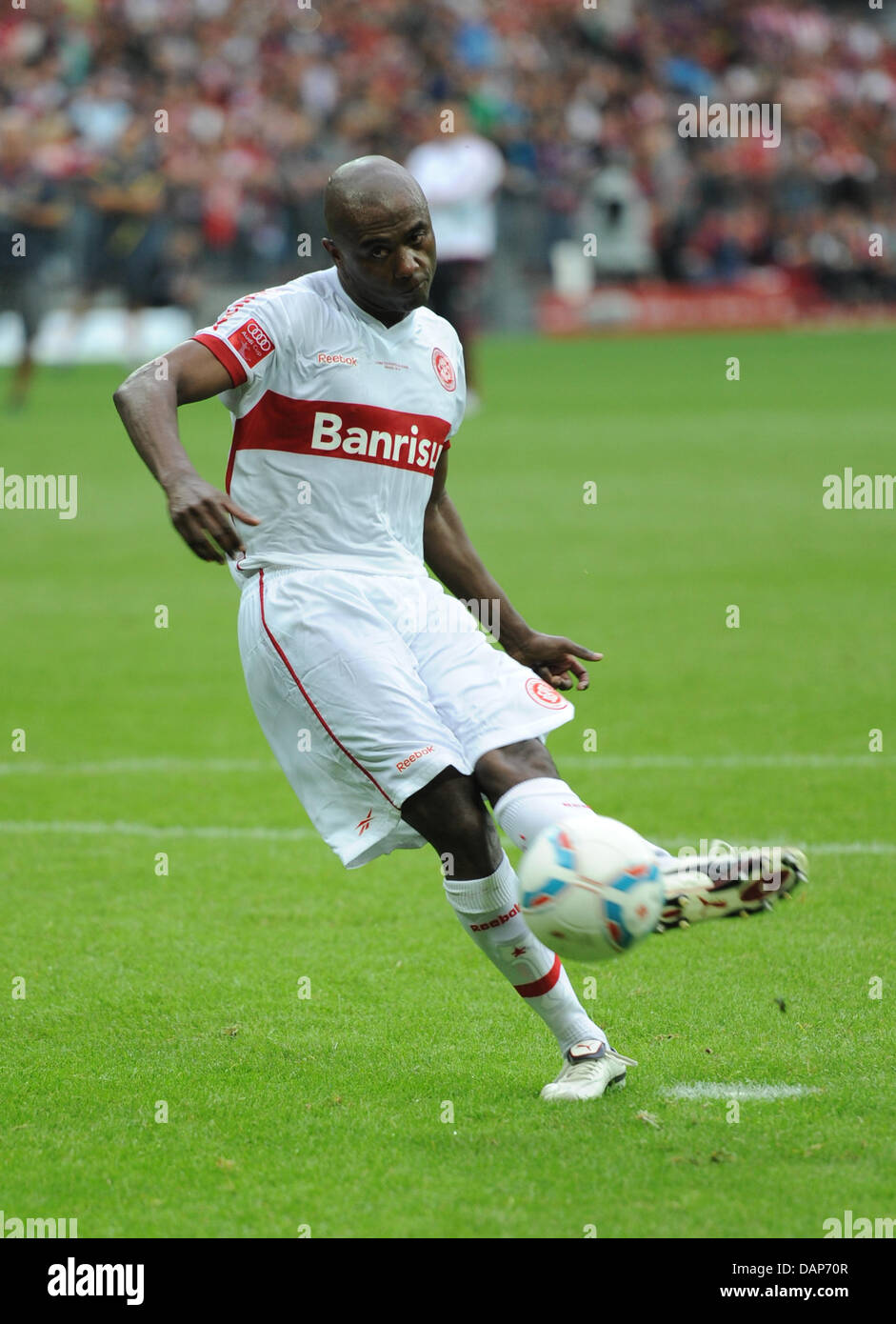 Alegre's Bolatti is shooting during the Audi Cup semi final soccer match between Spanish club FC Barcelona and Brazilian club SC Internacional de Porto Alegre at the Allianz-Arena in Munich, Germany 26 July 2011. Photo: Marc Mueller dpa/lby Stock Photo