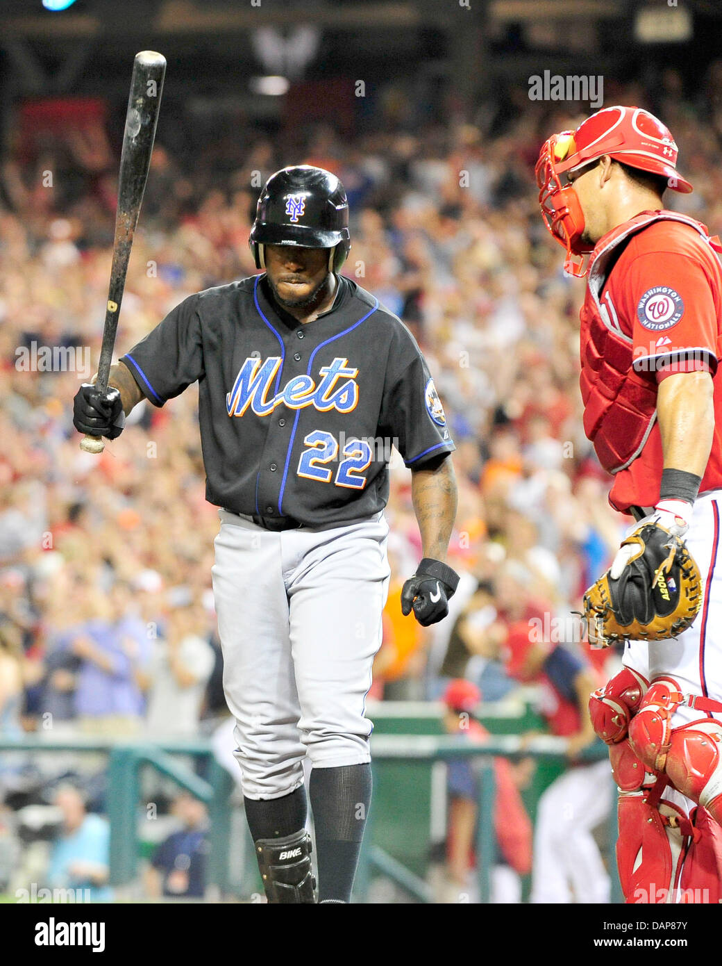 Pinch Bat New York Mets pinch hitter Willie Harris raises his bat in disgust ...