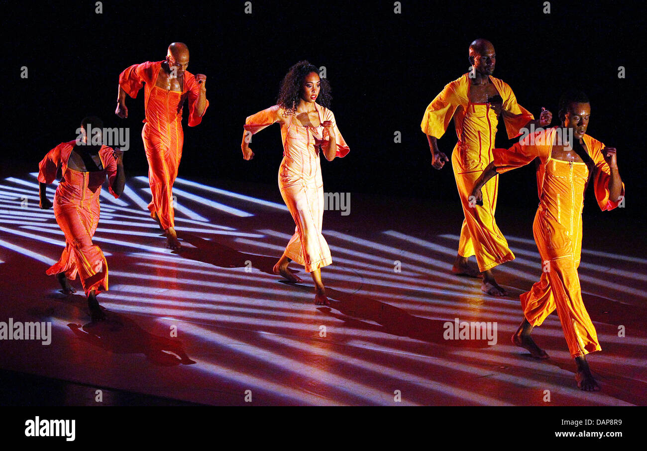 A member of the dance ensemble 'Alvin Ailey American Dance Theater' dances excerpts from their program in Cologne, Germany, 02 August 2011. The dance theater is in the Cologne Philharmonie from 02 until 14 August 2011. Photo: OLIVER BERG Stock Photo