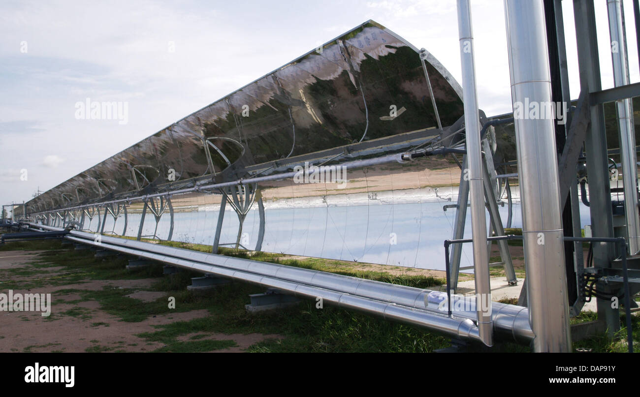 HANDOUT - The Solarlie handout picture dated 2011 shows the first commercial parabolic trough power plant on water vapour basis in Huai Krachao (Kanchanaburi Province), Thailand. the  parabolic trough power plant will go into operation end of August 2011. Photo: Solarlite/dpa HANDOUT / EDITORIAL USE ONLY Stock Photo