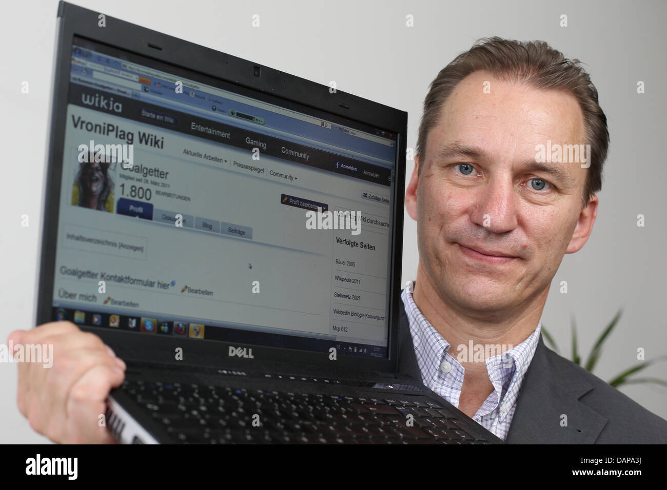 The founder of the platform VroniPlag, Martin Heidingsfelder, poses in Nuremberg, Germany, 05 August 2011. Guttenberg, Koch-Mehrin, Chatzimarkakis - those are the most prominent victims of the plagiarism hunters in the internet. Heidingsfelder is one of them and the 46 year old, using the pseudonym 'Goalgetter', along with other put the dissertation of politician Koch-Mehrin and Ch Stock Photo