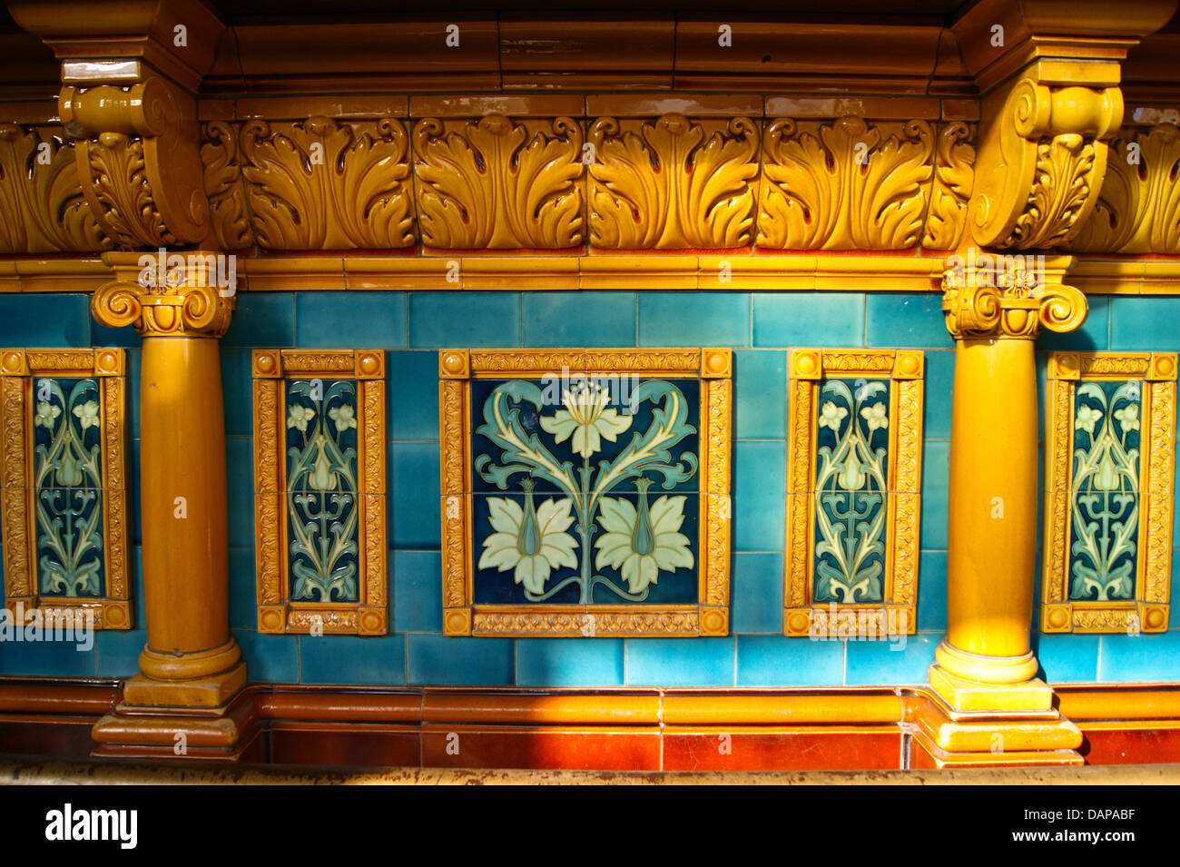 Tiled acanthus design bar interior of the Waterloo Hotel (1870), Newport, Cas Newydd, Wales Stock Photo