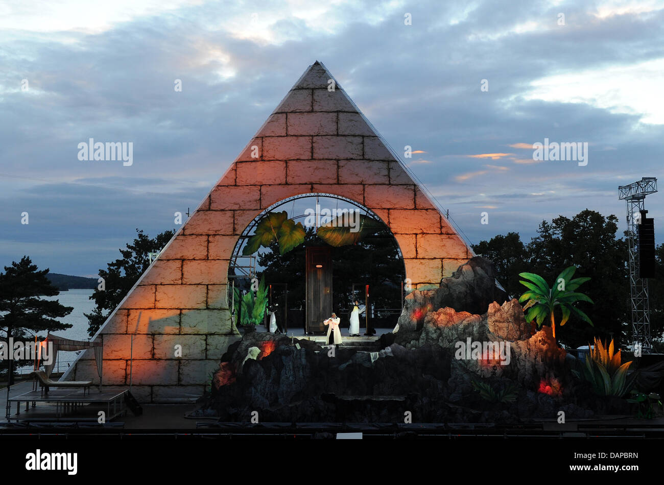 The pyramid characterises the stage setting of the opera 'Magic Flute' by Wolfgang Amadeus Mozart during the sea festival Berlin at the sea stage of the lido Wannsee in Berlin, Germany, 09 August 2011. The opera will be staged from 11 to 28 August 2011. Photo: Jens Kalaene Stock Photo
