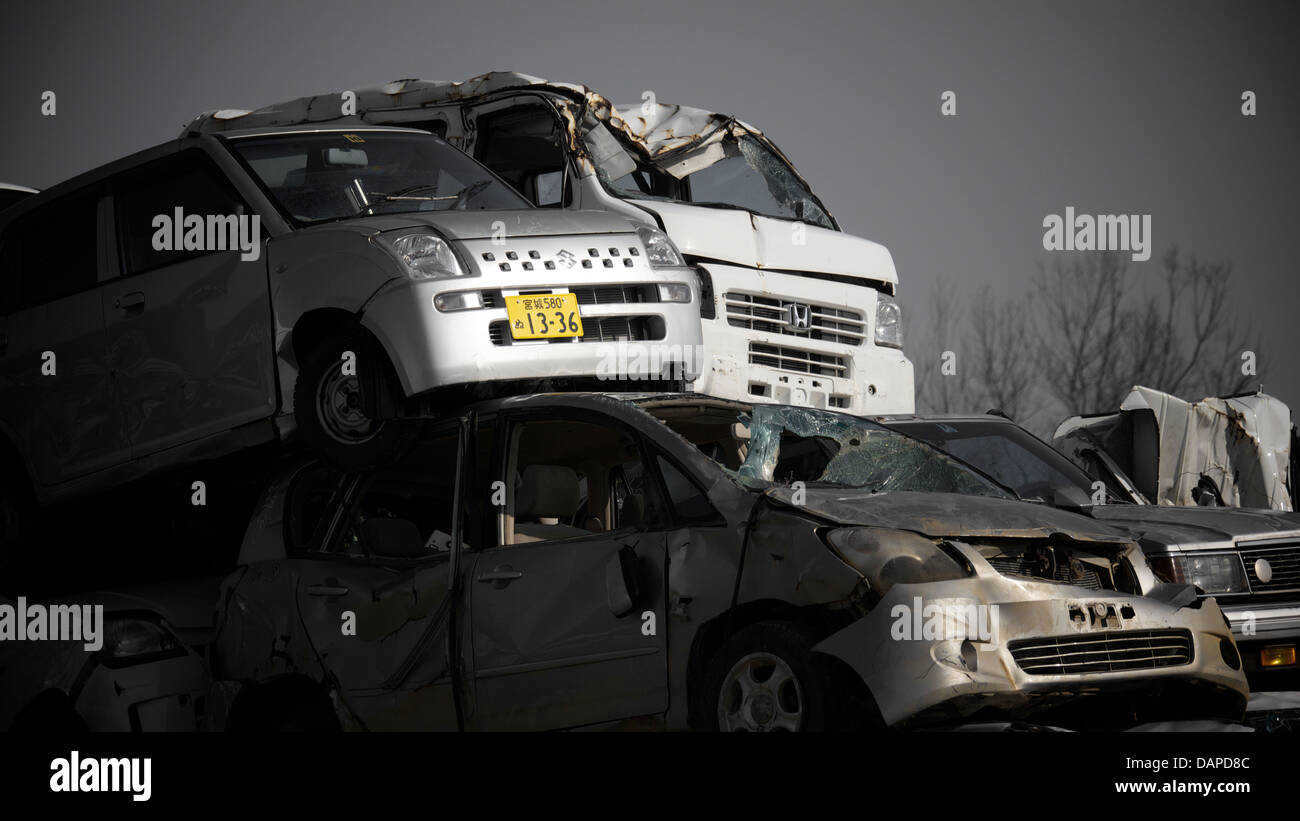 Cars damaged by earthquake hi-res stock photography and images - Alamy