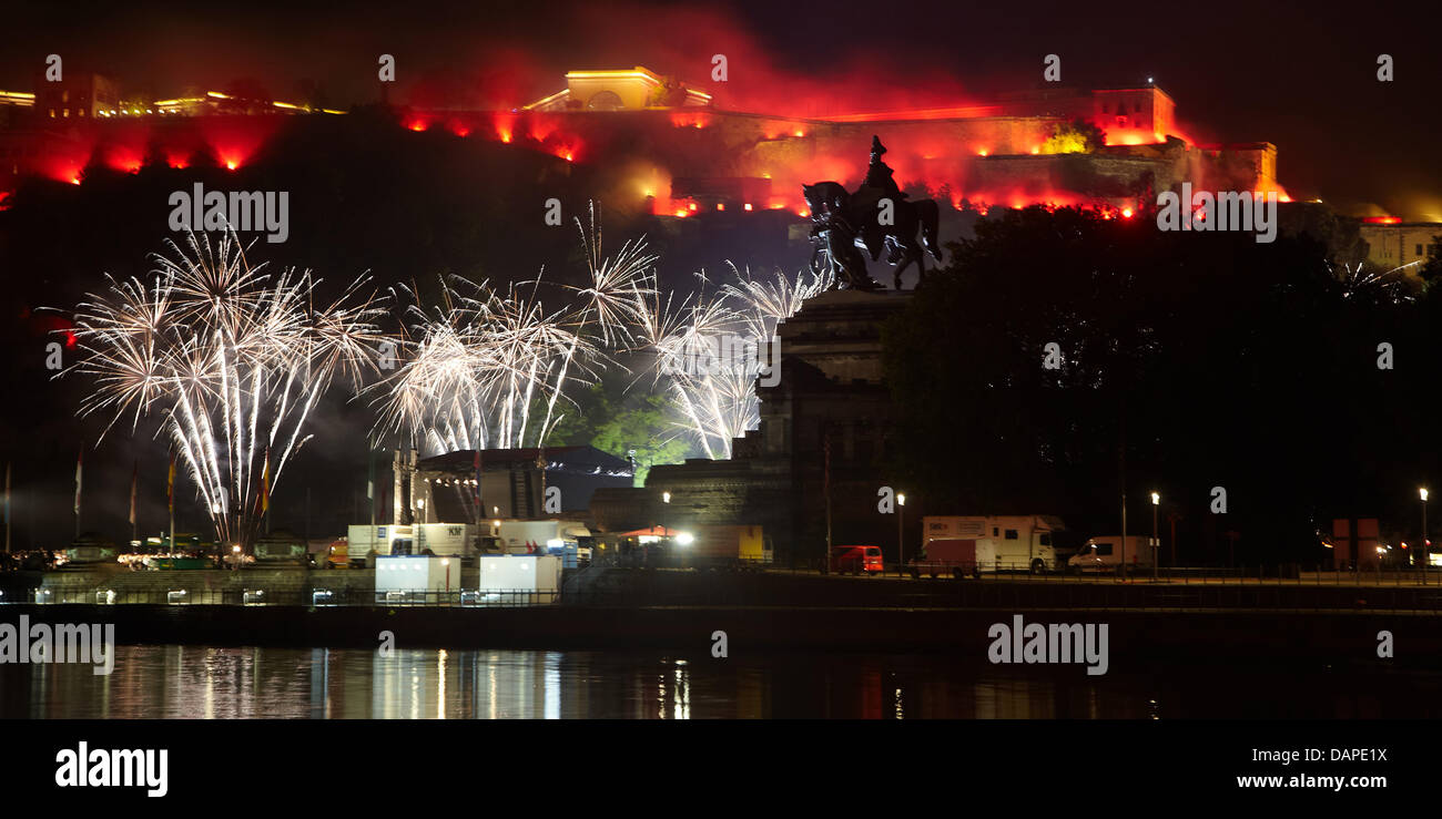 The concluding fireworks event 'Rhein in Flammen' (River Rhine on fire) illuminate the surrounding Rhine valley area at the 'Deutsche Eck', the estuary of the River Rhine and Mosel in Koblenz, Germany, 13 August 2011. Photo: Thomas Frey Stock Photo