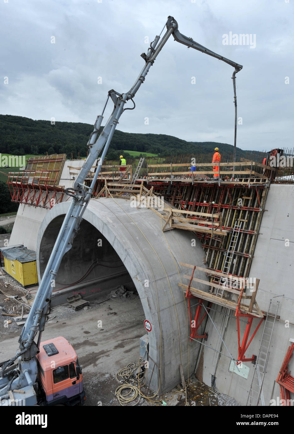 Tunnel mouth hires stock photography and images Alamy