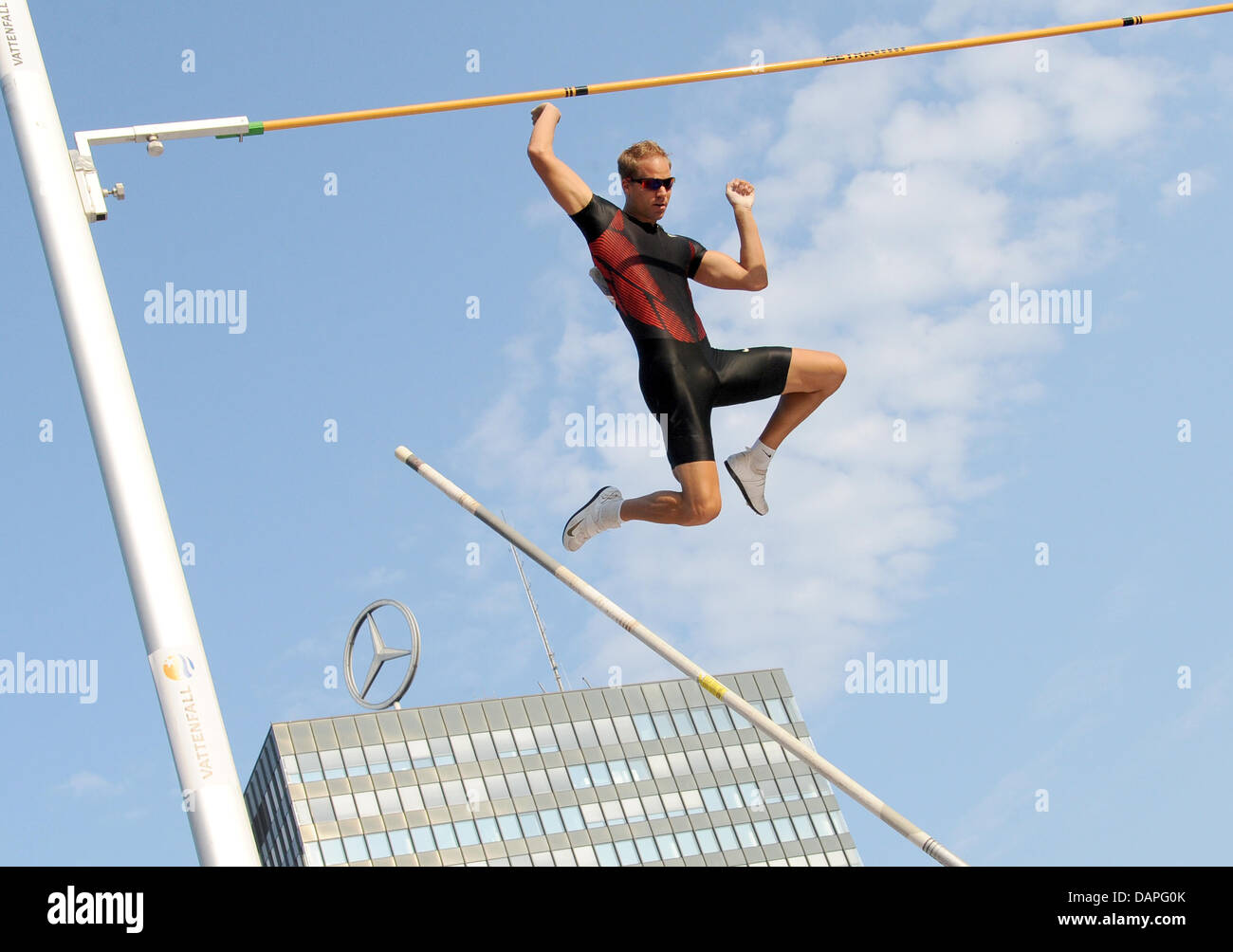 Wout van Wengerden jumps over a bar during a pole vault event on Breitscheidplatz Square in Berlin, Germany, 18 August 2011. The pole vault event was organised as publicity for the Istaf on 11 September 2011. Photo: Britta Pedersen Stock Photo
