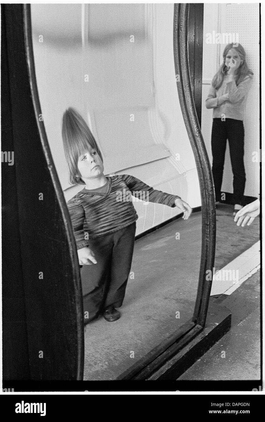 Distortion mirrors Black and White Stock Photos & Images Alamy