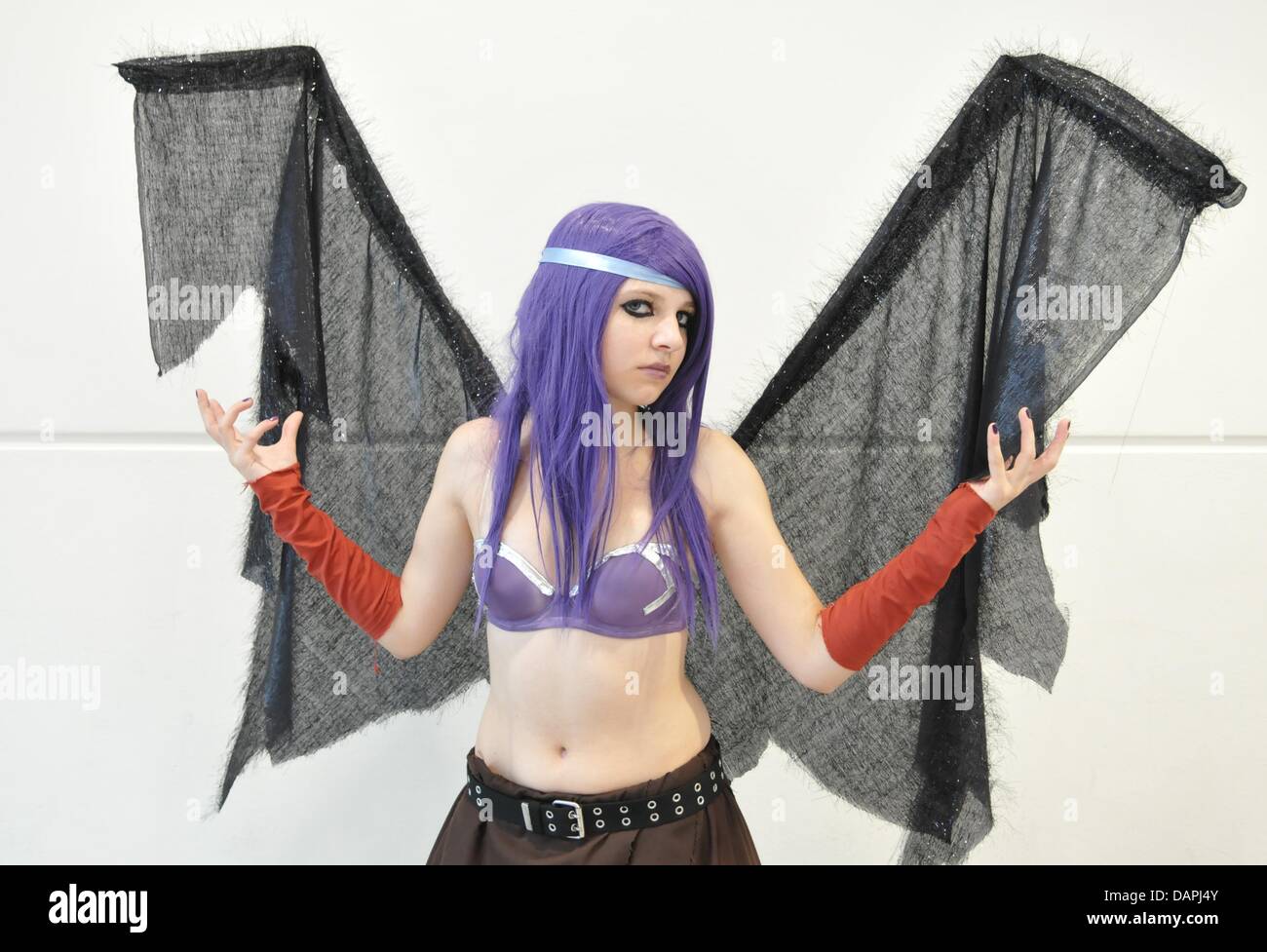 A computer game fan dressed as Morgana from the computer game 'League of Legends' poses at the computer convention Gamescom in the Nintendo game area in Cologne, Germany, 21 August 2011. Gamescom in Cologne, Europe's largest game convention with 550 exhibitors showing the new trends in online games and 3D animation, had a storm of visitors on its closing weekend (20/21 August 2011) Stock Photo