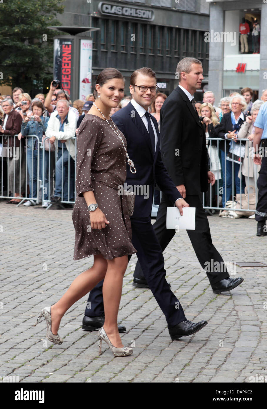 Swedens Crown Princess Victoria and Prince Daniel (2nd to R) arrive for the church service on the occasion of the 10th wedding anniversary of Haakon and Mette-Marit at the Domkirke in Oslo, Norway, 25 August 2010. Photo: RPE-Albert Nieboer NETHERLANDS OUT Stock Photo