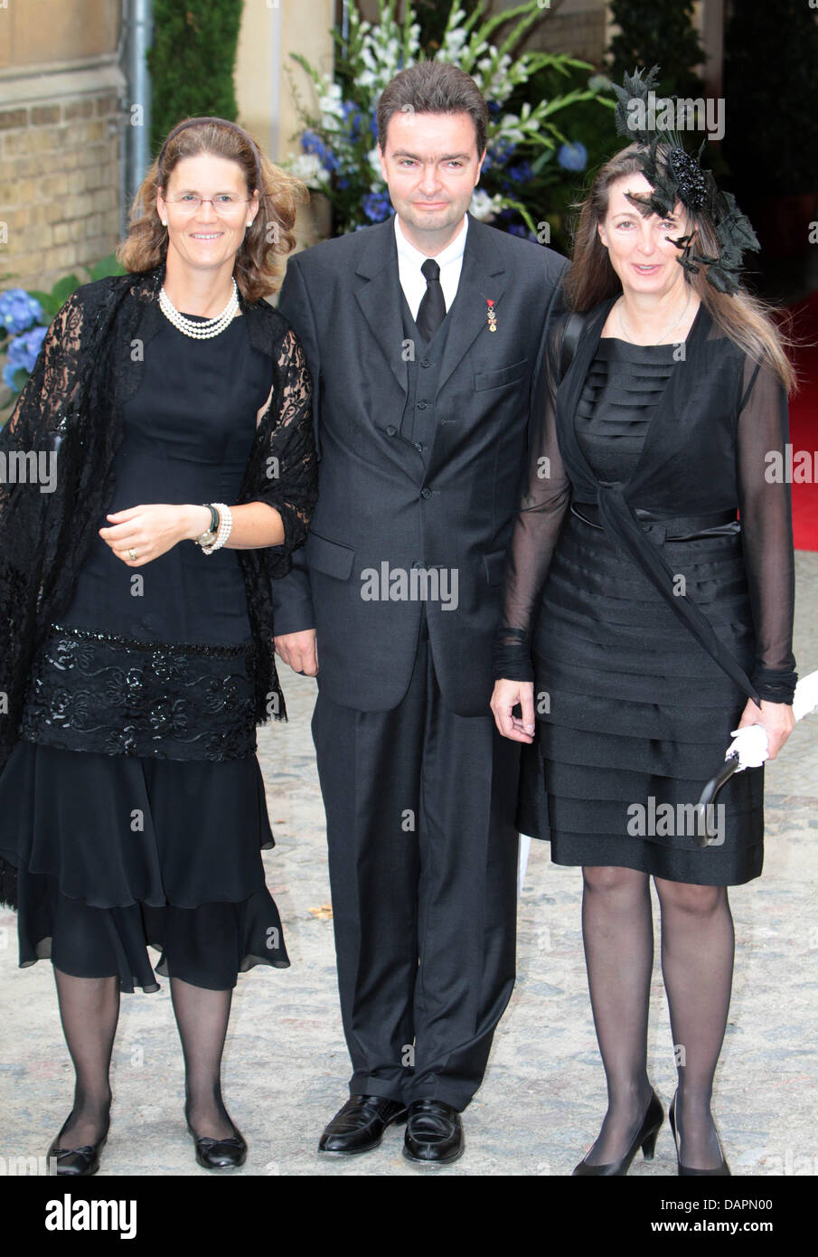 Duchess Eilika (L) and Georg von Habsburg arrive for the church wedding of Georg Friedrich, Prince of Prussia and Sophie, Princess of Isenburg, at the Church of Peace in Potsdam, Germany, 27 August 2011. Around 700 guests from German and international nobility have been invited to the Hohenzollern wedding in the magnificent setting of Sanssouci. Photo:  Albert Nieboer NETHERLANDS O Stock Photo