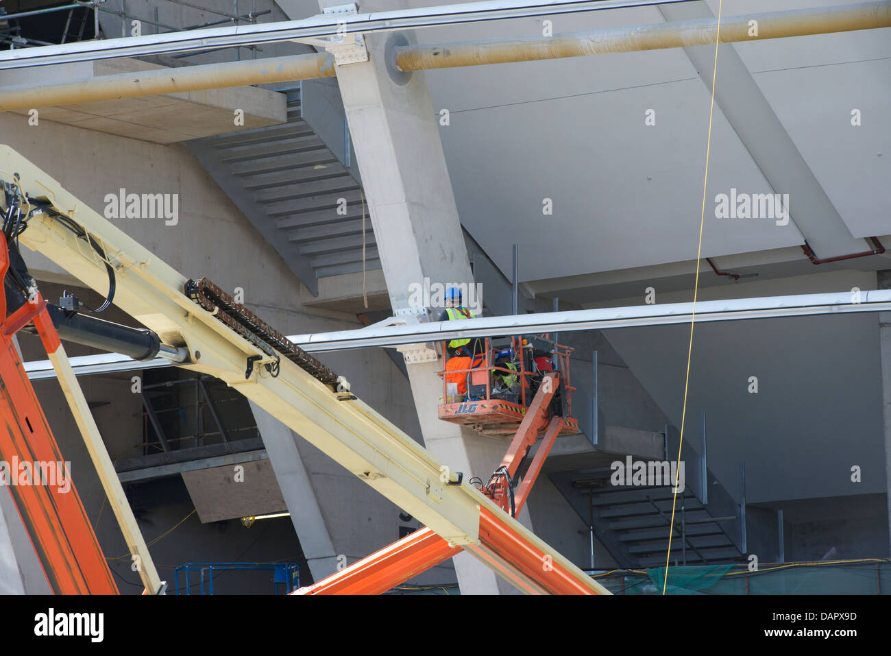 Hoist work hi-res stock photography and images - Alamy